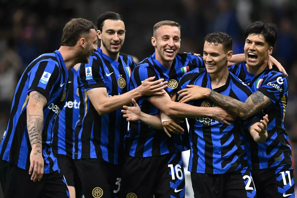 L’Inter risponde al Napoli, batte il Verona e torna a -3 L’Inter risponde al Napoli, batte il Verona e torna a -3
