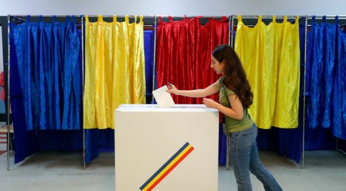 Romania, Simion vince il primo turno e sfida Dan al ballottaggio