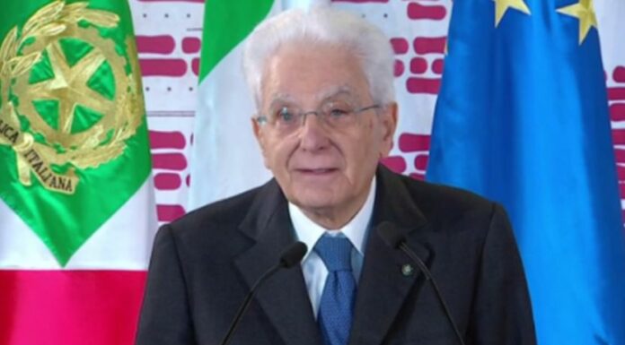 Mattarella “Su tutela diritti dei bambini non voltarsi dall’altra parte”
