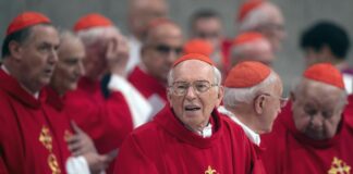 Conclave, cardinale Re “Il mondo di oggi attende molto dalla Chiesa”