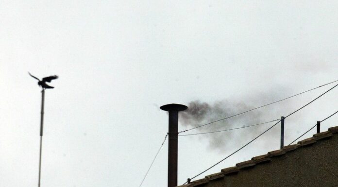 Fumata nera alla prima votazione per eleggere il Papa