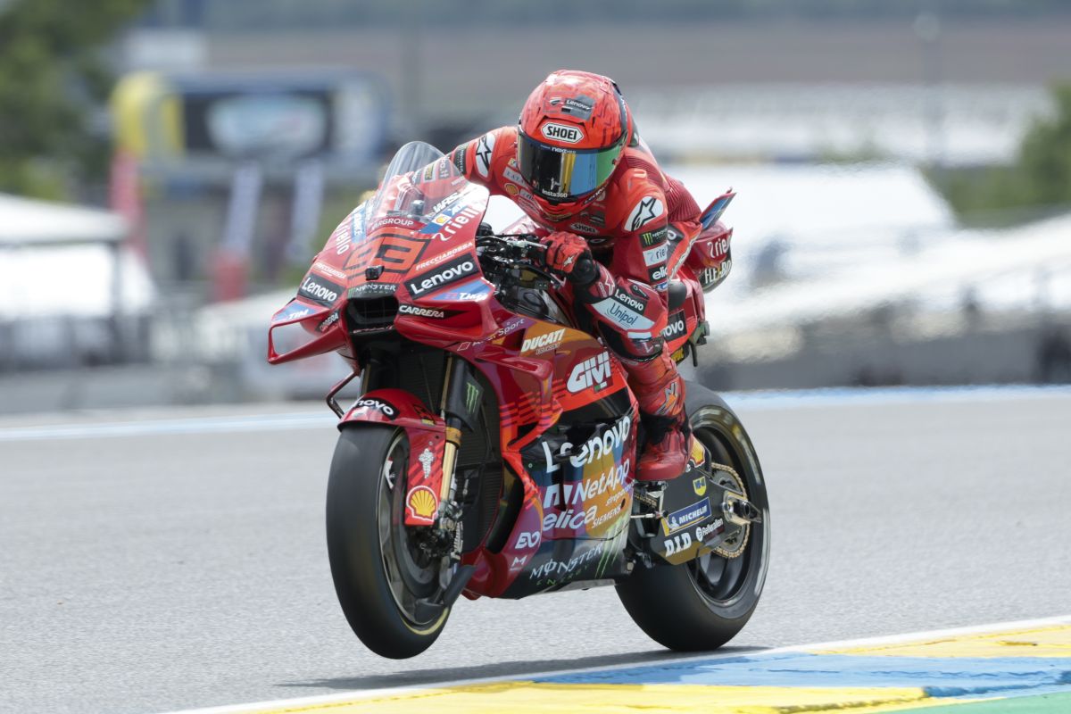 Marc Marquez vince anche la sprint di Le Mans, caduta per Bagnaia Marc Marquez vince anche la sprint di Le Mans, caduta per Bagnaia
