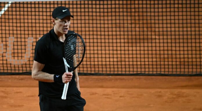 Sinner torna in campo, vittoria ed emozioni a Roma