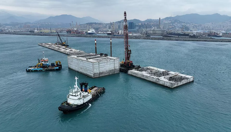 Consorzio PerGenova Breakwater, lavori diga proseguono su tutti i fronti Consorzio PerGenova Breakwater, lavori diga proseguono su tutti i fronti