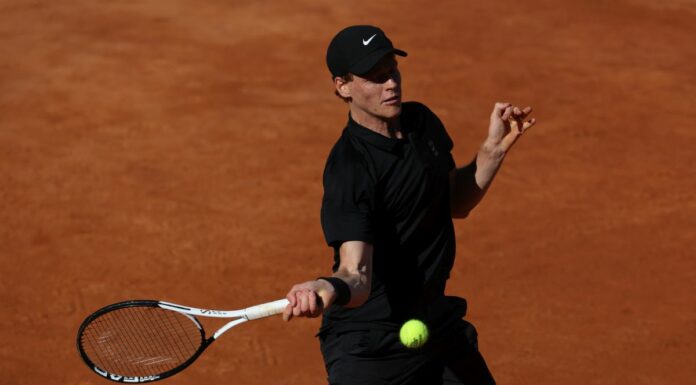 Sinner batte De Jong e raggiunge gli ottavi a Roma