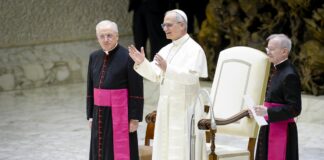 بابا الفاتيكان: الكنيسة تطالب دائما بوقف صوت الأسلحة