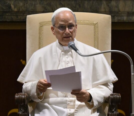 Papa Leone XIV “La paura del futuro rende i giovani fragili, ascoltare la richiesta d’aiuto”