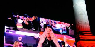 L’Austria vince l’Eurovision song contest, Corsi quinto