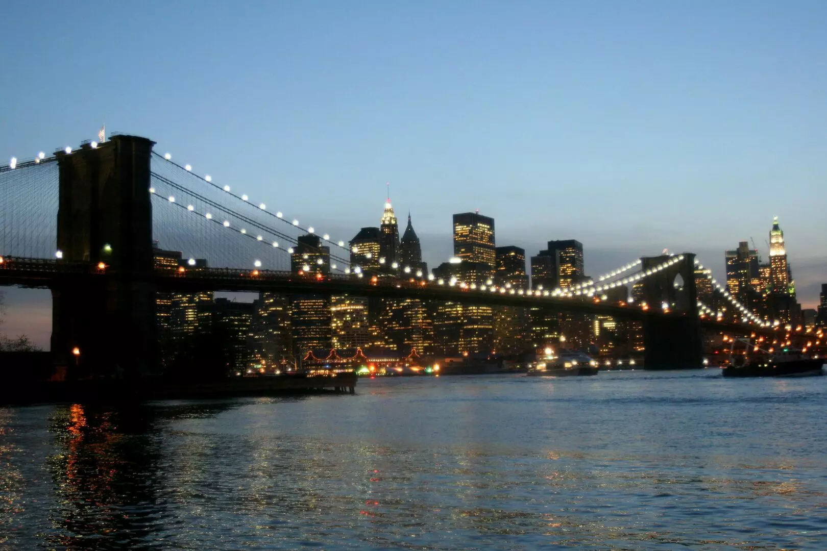 Veliero contro Ponte di Brooklyn a New York, 2 morti e 17 feriti