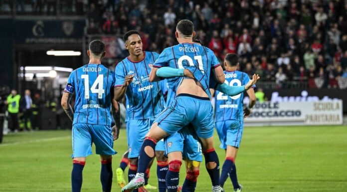 Cagliari-Venezia 3-0, i sardi festeggiano la salvezza