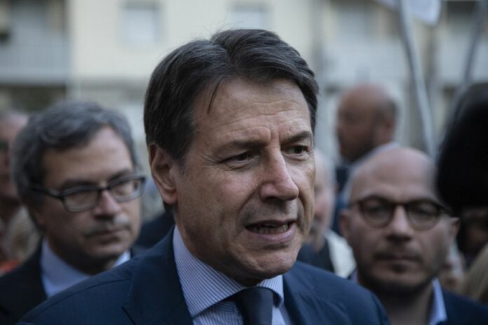 Milano, Rozzano Visita del presidente M5s Giuseppe Conte alle case popolari