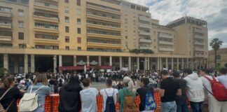 Palermo si ferma per ricordare la strage di Capaci, migliaia di studenti in piazza