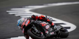 Bezzecchi trionfa nella MotoGp in Gran Bretagna, out Quartararo-Bagnaia