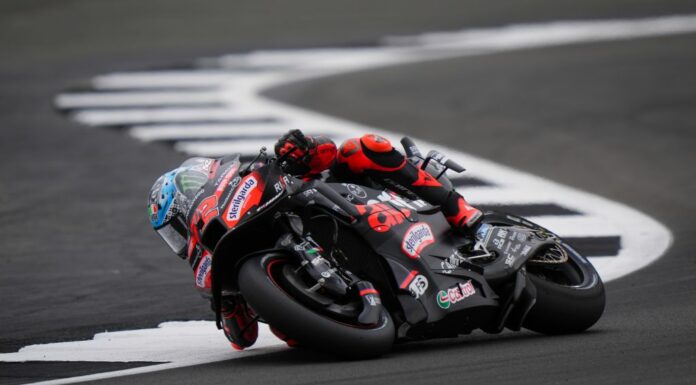 Bezzecchi trionfa nella MotoGp in Gran Bretagna, out Quartararo-Bagnaia