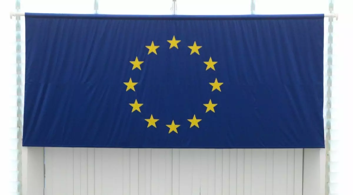 Eurobarometro, record fiducia nell’Ue e forte sostegno a difesa comune Eurobarometro, record fiducia nell’Ue e forte sostegno a difesa comune