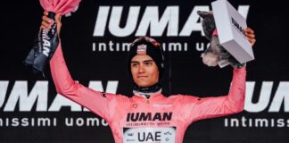Del Toro vince la tappa con la maglia rosa a Bormio