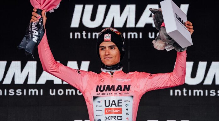 Del Toro vince la tappa con la maglia rosa a Bormio