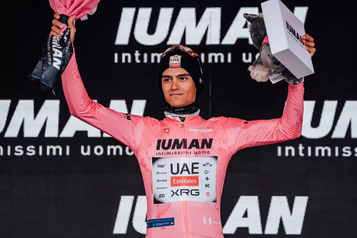 Del Toro vince la tappa con la maglia rosa a Bormio Del Toro vince la tappa con la maglia rosa a Bormio