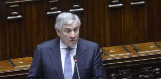 Tajani alla Camera “Svolta storica per il Medio Oriente, ma il successo è ancora appeso a un filo”
