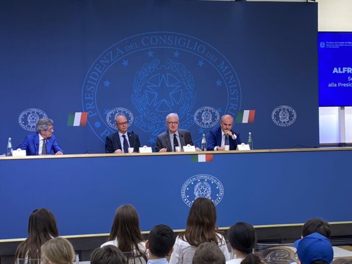 B431DC5C-6128-4776-9B57-F0238C410260