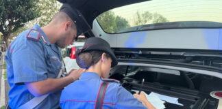 Andava in giro con un giavellotto, uomo di 57 anni denunciato a Roma