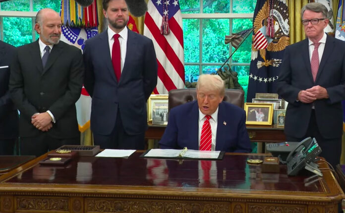 Donald Trump studio ovale