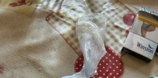 Spacciano droga con la bambina in auto, arrestata una coppia a Milano