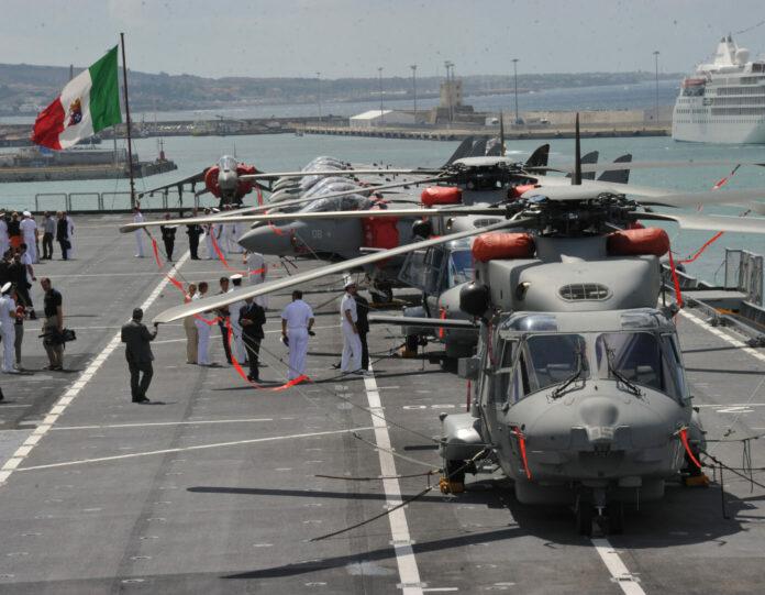 Porto di Civitavecchia, Visita alla portaerei Cavour
