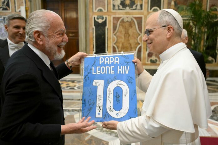 Roma, Papa Leone XIV incontra i giocatori e la dirigenza del Napoli FC dopo la vittoria del campionato di Serie A, in Vaticano