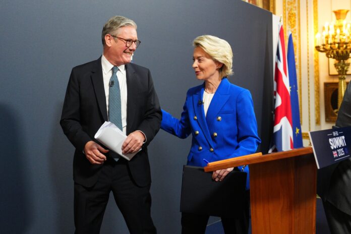 Keir Starmer e Ursula Von der Leyen
