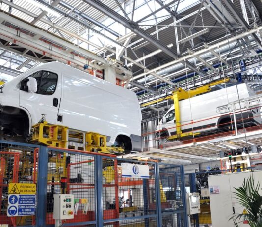 350mila contratti programmati dalle imprese a dicembre, rallentamento della domanda di lavoro