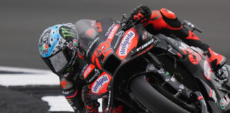 Bezzecchi trionfa a Silverstone, ritiro per Bagnaia e Quartararo