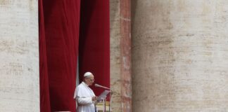 Le immagini del primo Regina Caeli di Papa Leone XIV a San Pietro / Fotogallery