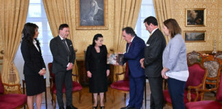 Il compositore Pietro Cangiano presenta la sua opera alla presidente di Malta Spiteri Debono