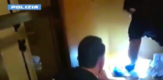 Armi e droga occultate in casa a Gela, arrestato un ventenne pregiudicato