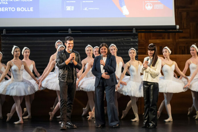 Roberto-Bolle-Rettore-Elena-Beccalli-e-Victoria-Cabello-in-Unicatt22052025