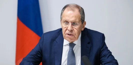 Lavrov “Pronto a incontrare Rubio”. Massicci attacchi in Ucraina, Zelensky annuncia nuove sanzioni
