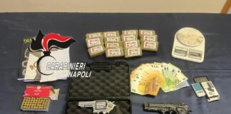 Panetti di hashish e pistole in cantina, un arresto a Torre del Greco