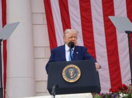 La Corte suprema boccia i dazi di Trump. L’ira del tycoon: “Mi vergogno di alcuni giudici, tariffe extra del 10% per tutti gli Stati”