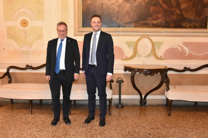 Simone Venturini incontra ambasciatore britannico Ed Llewellyn