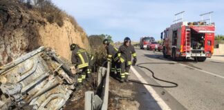 Auto si incendia dopo un incidente nel ragusano, conducente morto carbonizzato