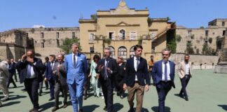Il ministro Giuli e il sindaco di Napoli Manfredi in visita al Real Albergo dei Poveri