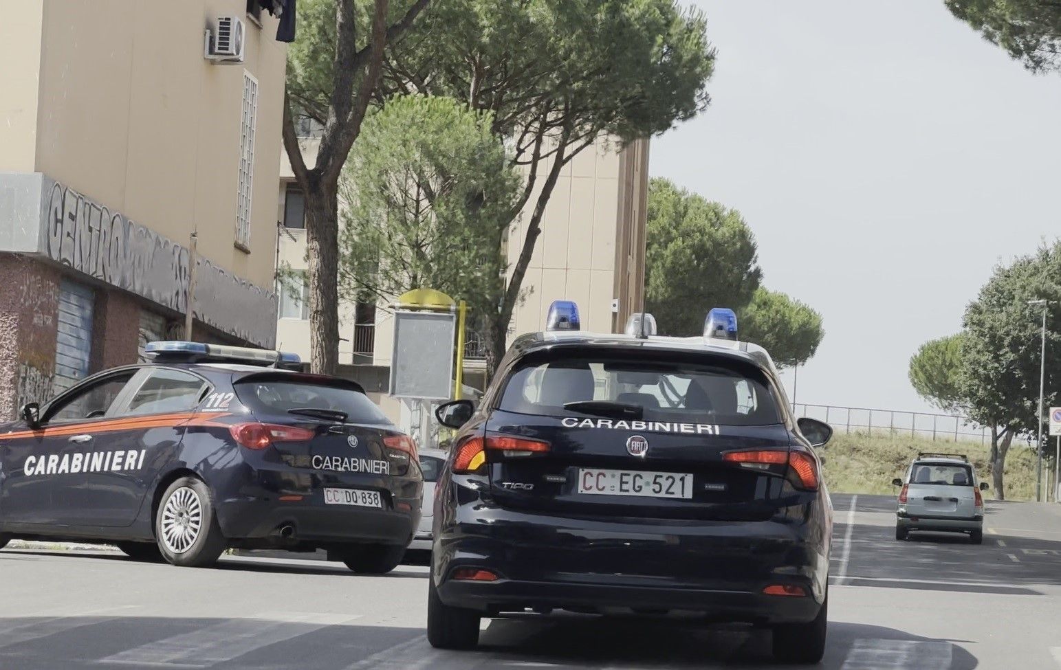 Rapina tre persone armato di un coccio di bottiglia, un arresto a Roma