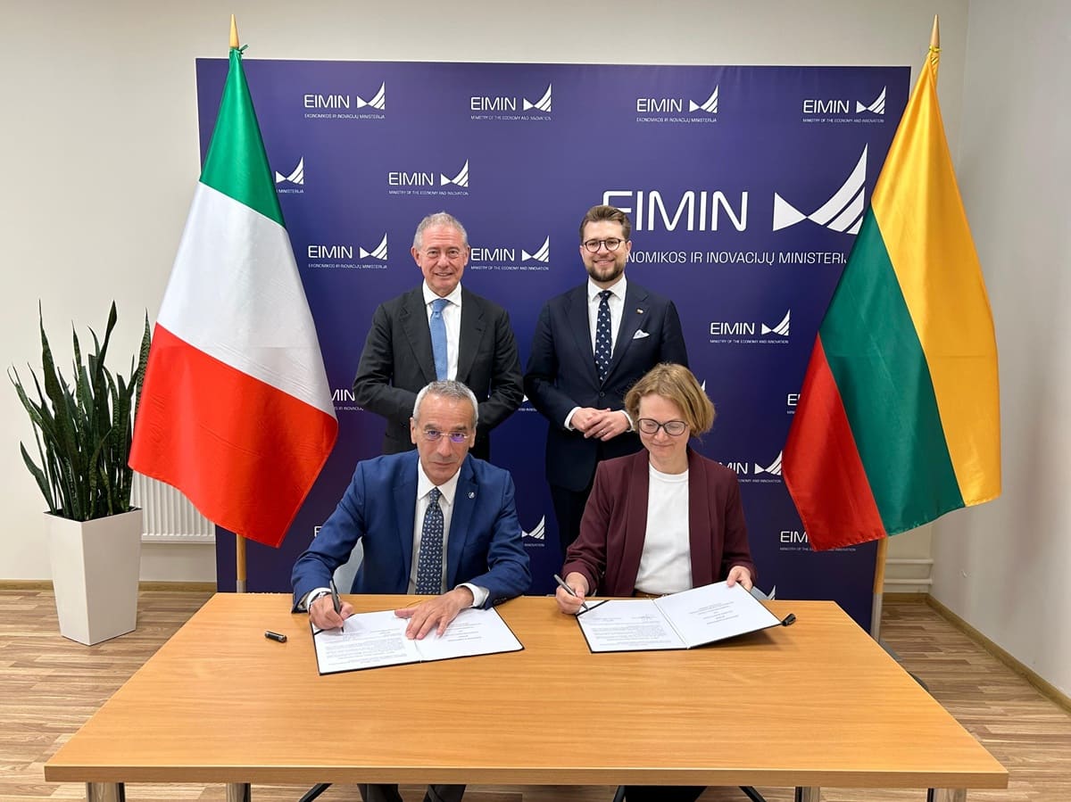 Spazio, accordo tra Asi e Agenzia per l’Innovazione lituana. Urso “Visione comune”