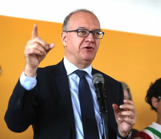 Valditara “CGIL è sola sul rinnovo del contratto istruzione, gli altri sindacati hanno firmato”