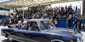 2 Giugno, la Lancia Flaminia Presidenziale accompagna Mattarella