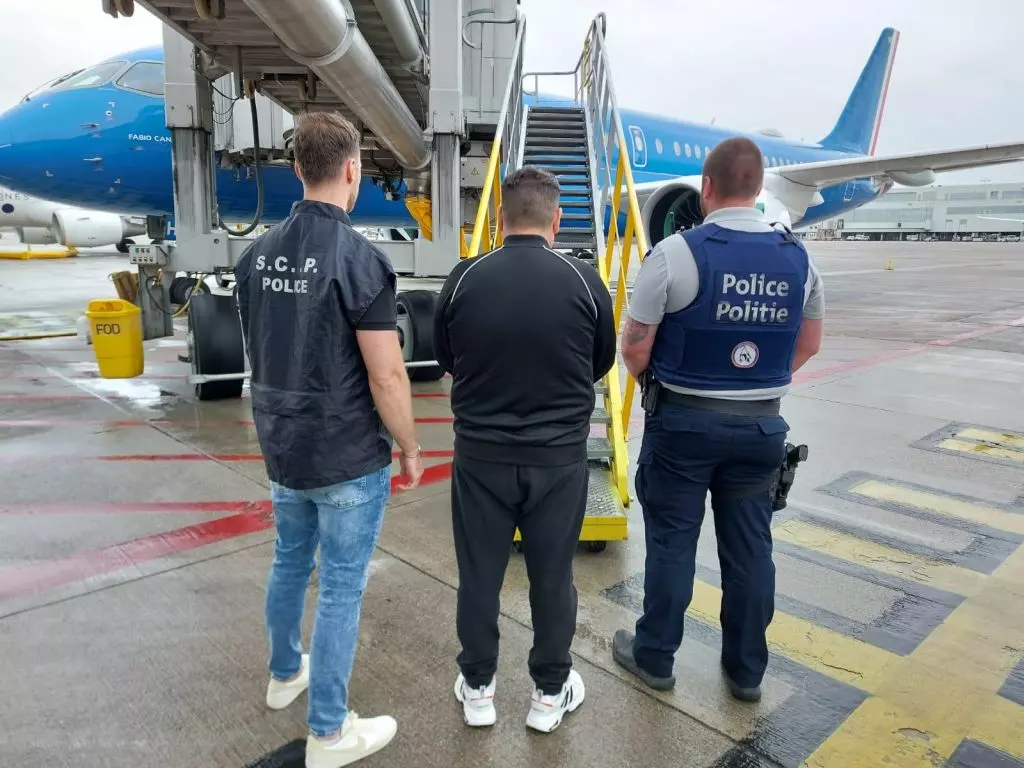 Arrestato in Belgio latitante albanese ricercato da Dda di Bari Arrestato in Belgio latitante albanese ricercato da Dda di Bari