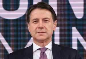 geronimo it cinque-escursionisti-restano-bloccati-su-una-roccia-del-fiume-metauro-per-un-innalzamento-dellacqua-vengono-salvati-dai-soccorsi-A62366 014