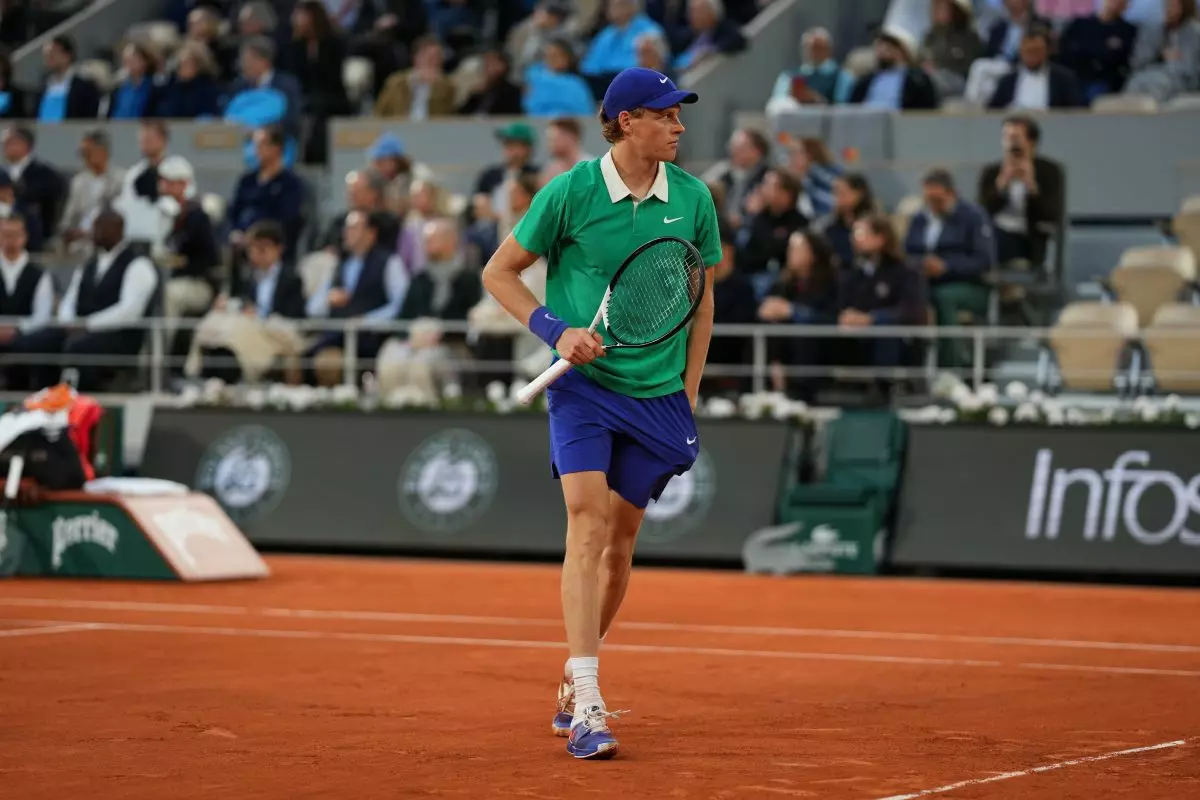 Sinner batte Djokovic 3-0, in finale al Roland Garros Sinner batte Djokovic 3-0, in finale al Roland Garros