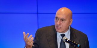 كروسيتو يعارض إرسال طائرات أو جنود إيطاليين لإيران